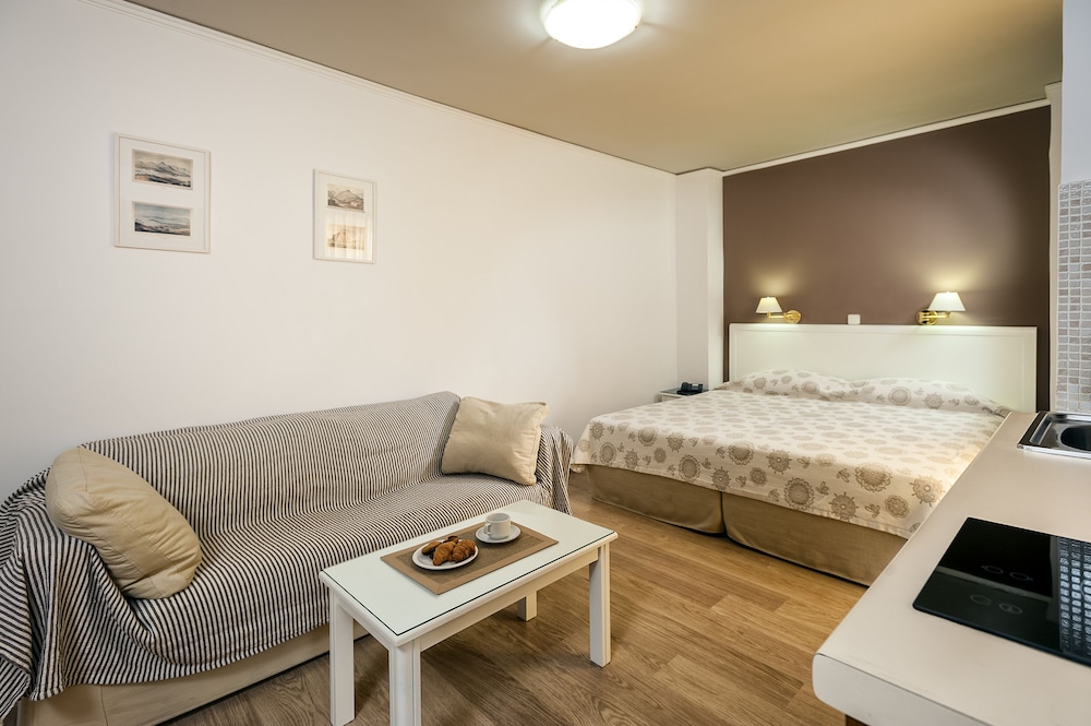 Elina Hotel Apartments — Hotel rooms in Rethymnon