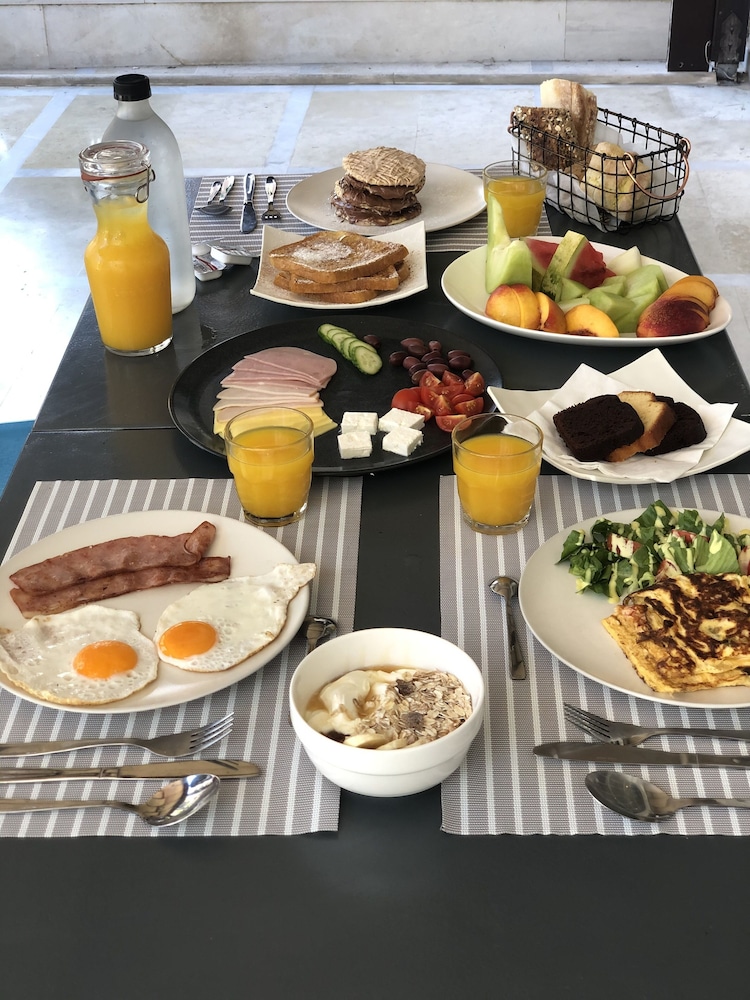 Elina Hotel Apartments — Restaurant & bars in Rethymnon