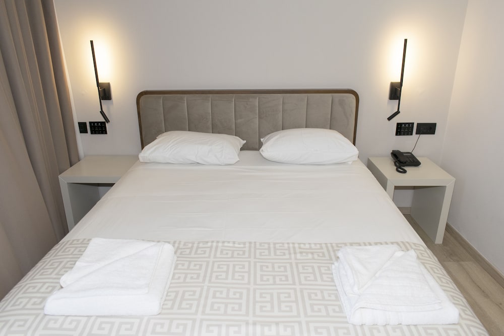 Elina Hotel Apartments — Hotel rooms in Rethymnon