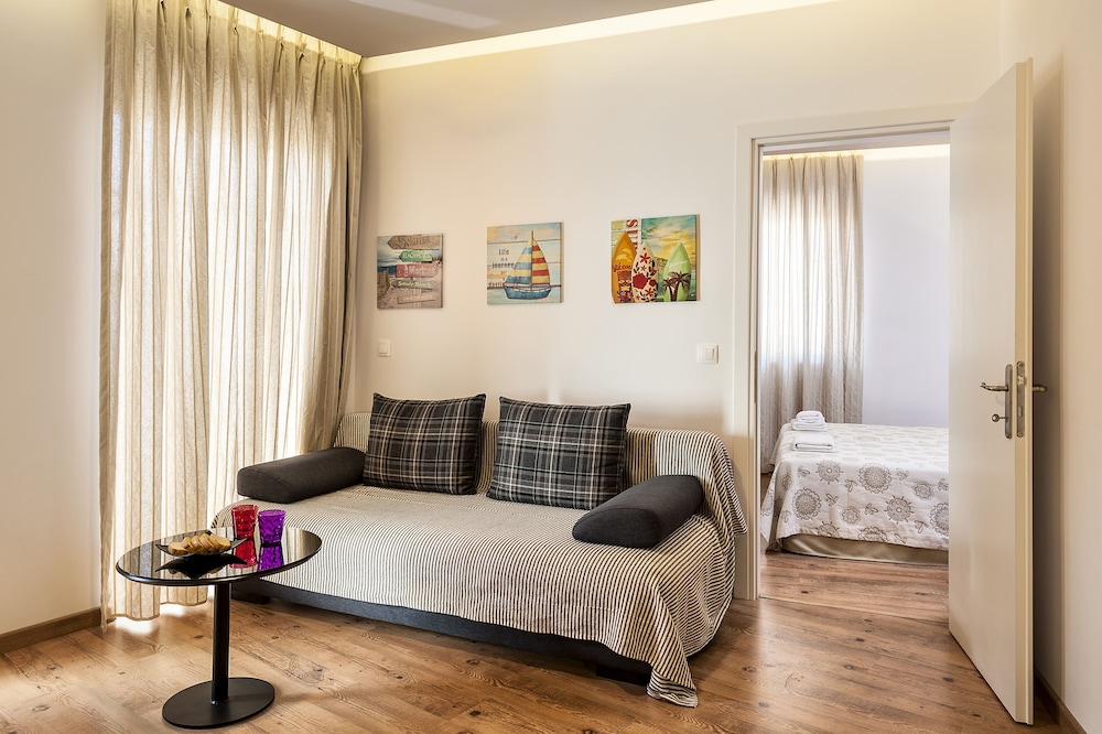 Elina Hotel Apartments — Hotel rooms in Rethymnon