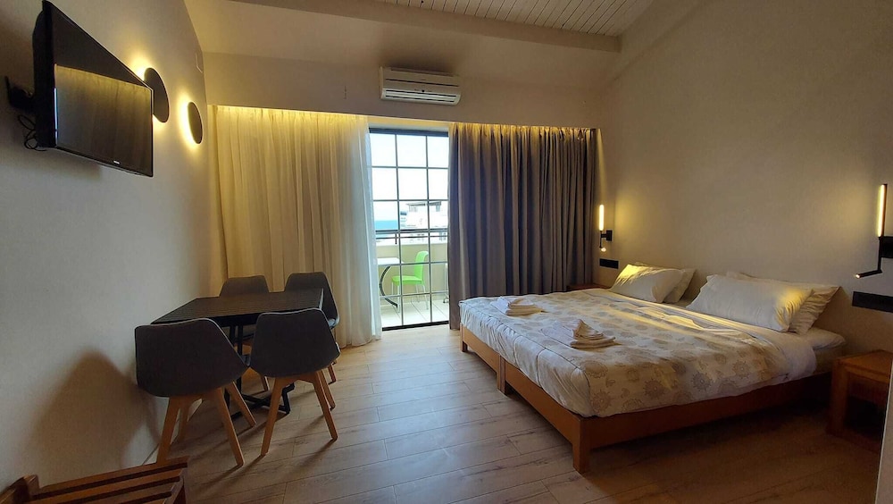 Elina Hotel Apartments — Hotel rooms in Rethymnon