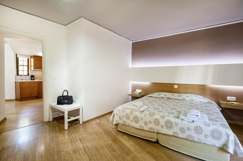 Elina Hotel Apartments — Hotel rooms in Rethymnon