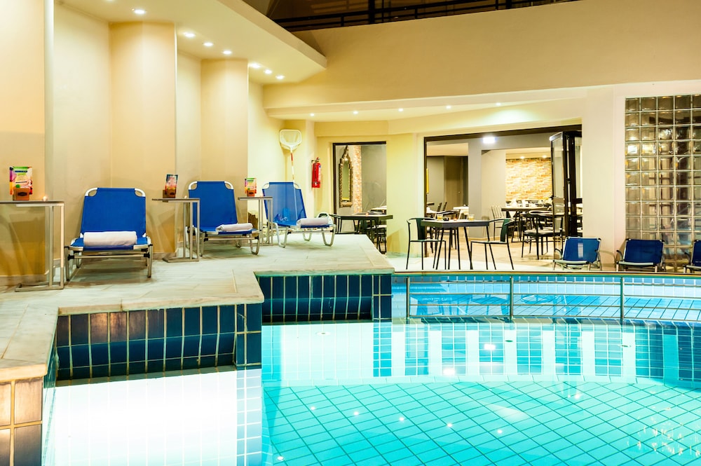 Elina Hotel Apartments — Swimming pool in Rethymnon