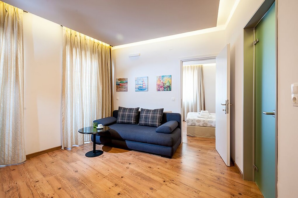 Elina Hotel Apartments — Hotel rooms in Rethymnon