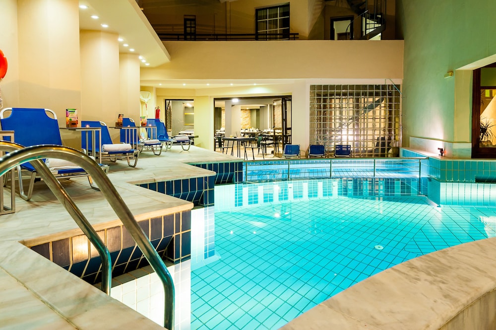Elina Hotel Apartments — Swimming pool in Rethymnon