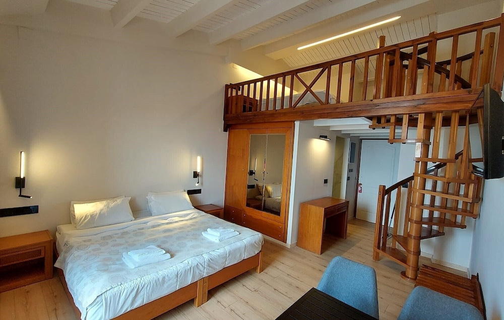 Elina Hotel Apartments — Hotel rooms in Rethymnon