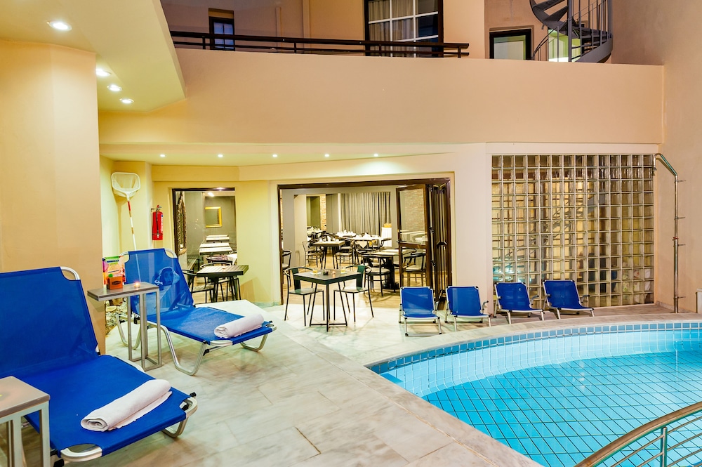 Elina Hotel Apartments — Swimming pool in Rethymnon