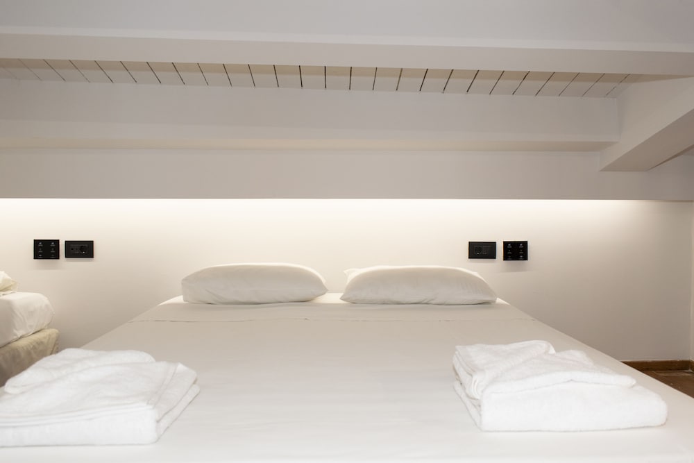 Elina Hotel Apartments — Hotel rooms in Rethymnon