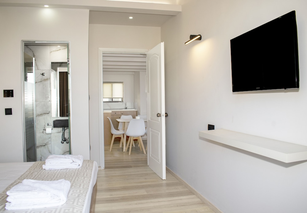 Elina Hotel Apartments — Hotel rooms in Rethymnon