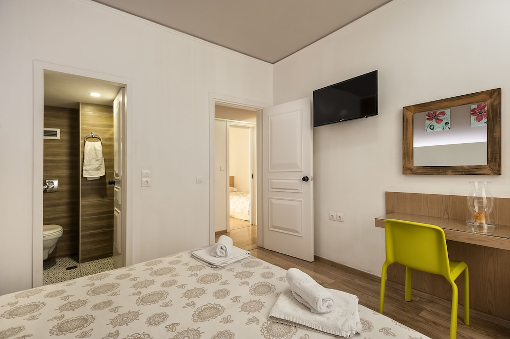 Elina Hotel Apartments — Hotel rooms in Rethymnon
