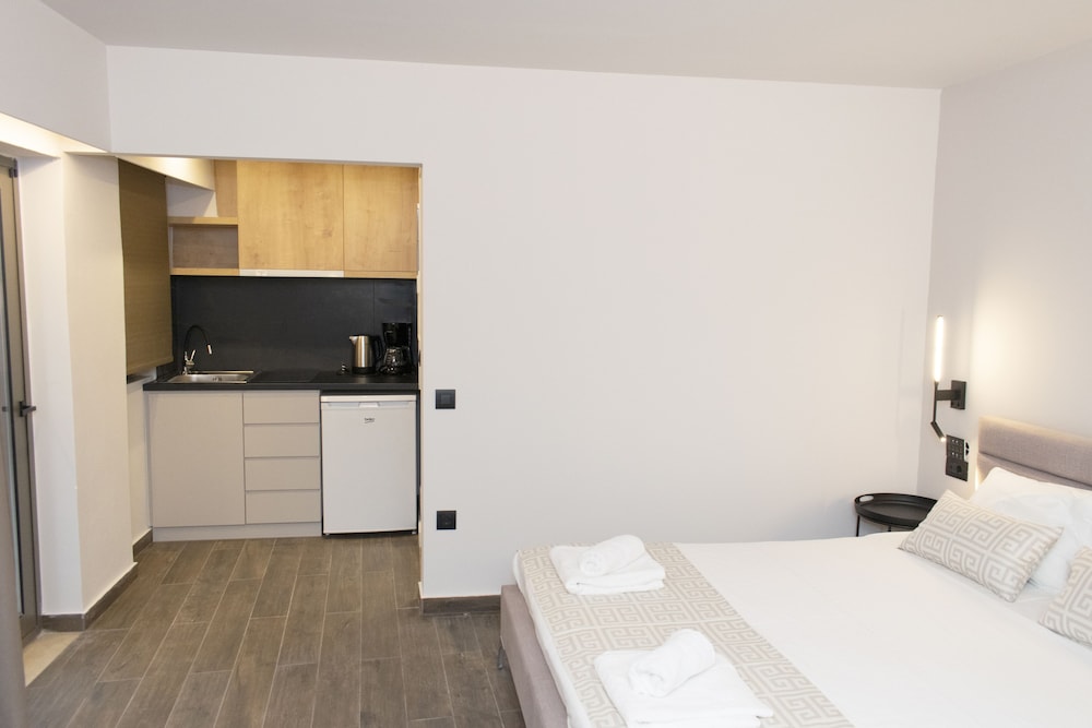 Elina Hotel Apartments — Hotel rooms in Rethymnon