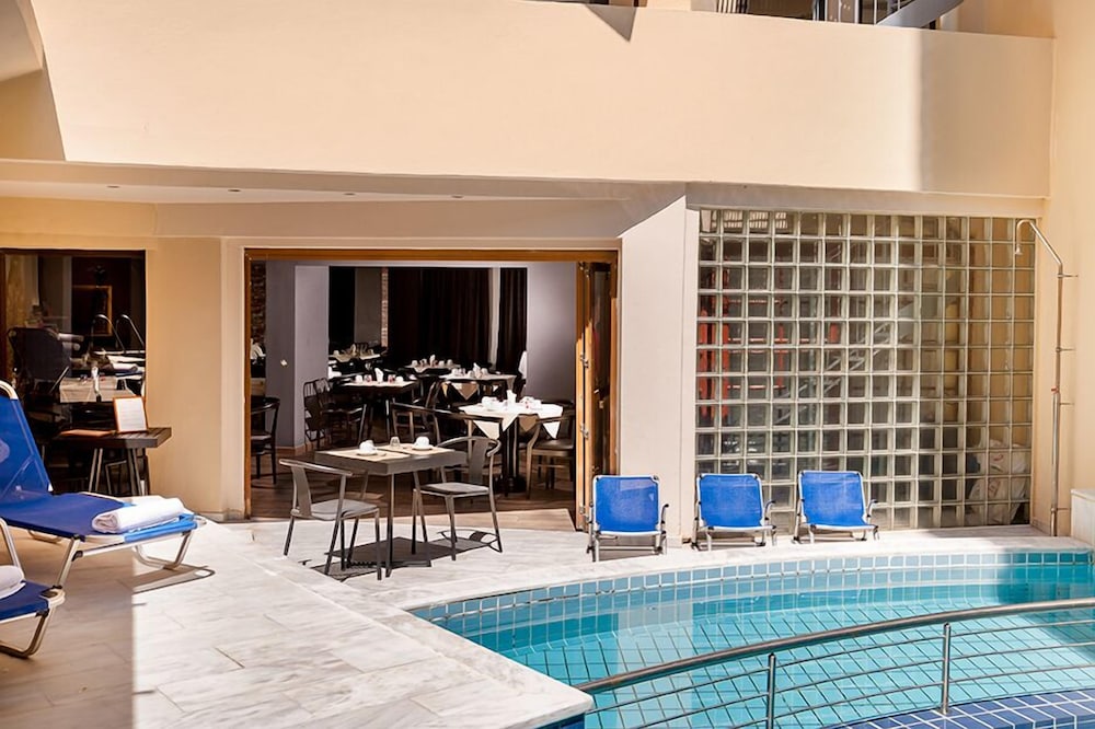 Elina Hotel Apartments — Swimming pool in Rethymnon
