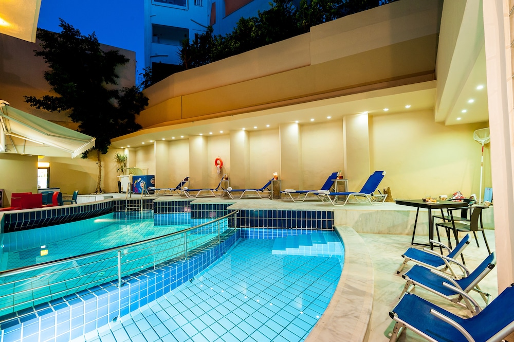 Elina Hotel Apartments — Swimming pool in Rethymnon