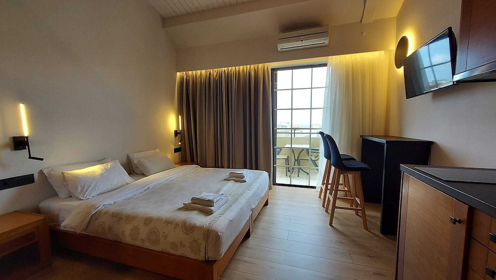Elina Hotel Apartments — Hotel rooms in Rethymnon