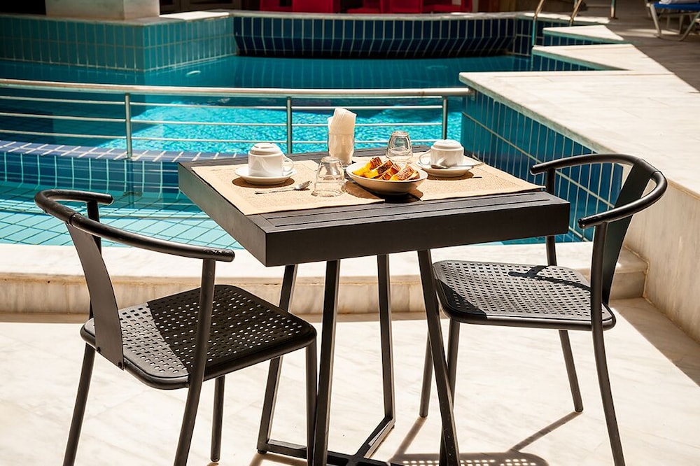 Elina Hotel Apartments — Swimming pool in Rethymnon