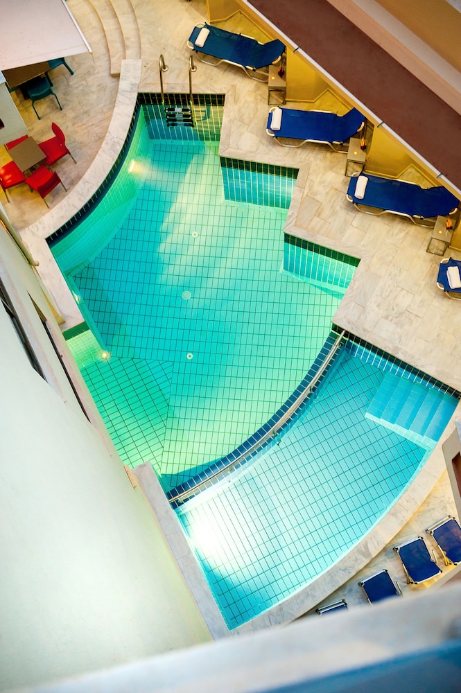 Elina Hotel Apartments — Swimming pool in Rethymnon