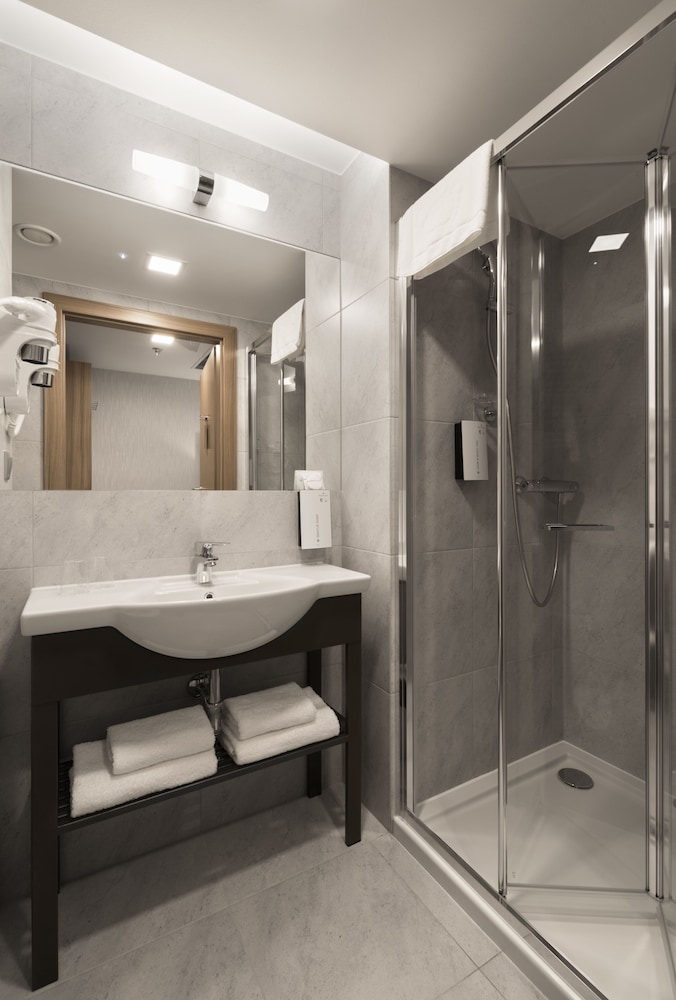 Golden Tulip Krakow Kazimierz — Hotel rooms in Krakow, Lesser Poland