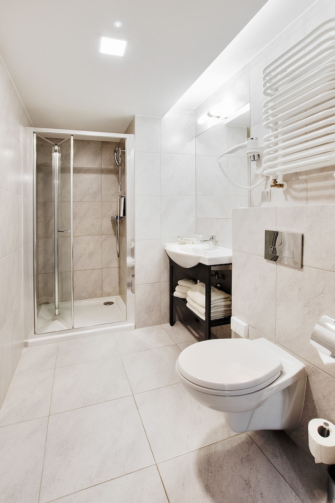 Golden Tulip Krakow Kazimierz — Hotel rooms in Krakow, Lesser Poland