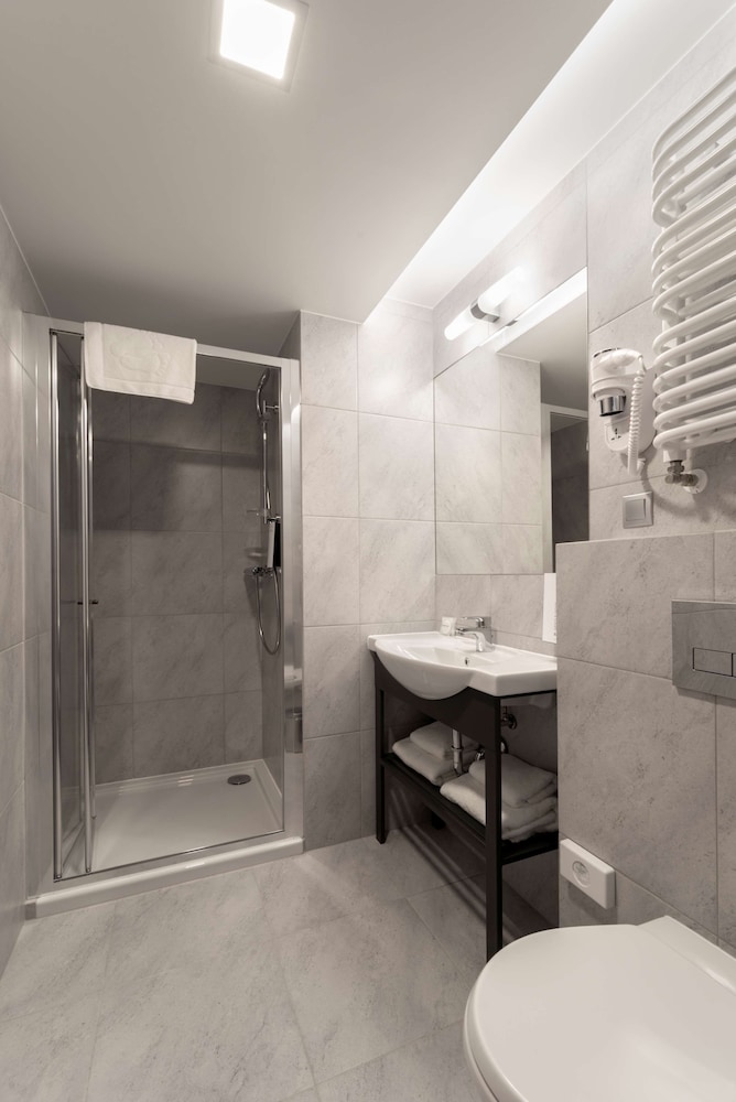 Golden Tulip Krakow Kazimierz — Hotel rooms in Krakow, Lesser Poland