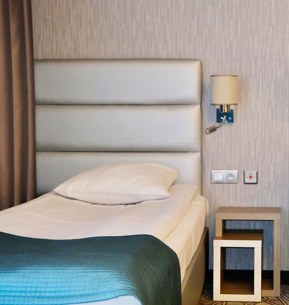 Golden Tulip Krakow Kazimierz — Hotel rooms in Krakow, Lesser Poland