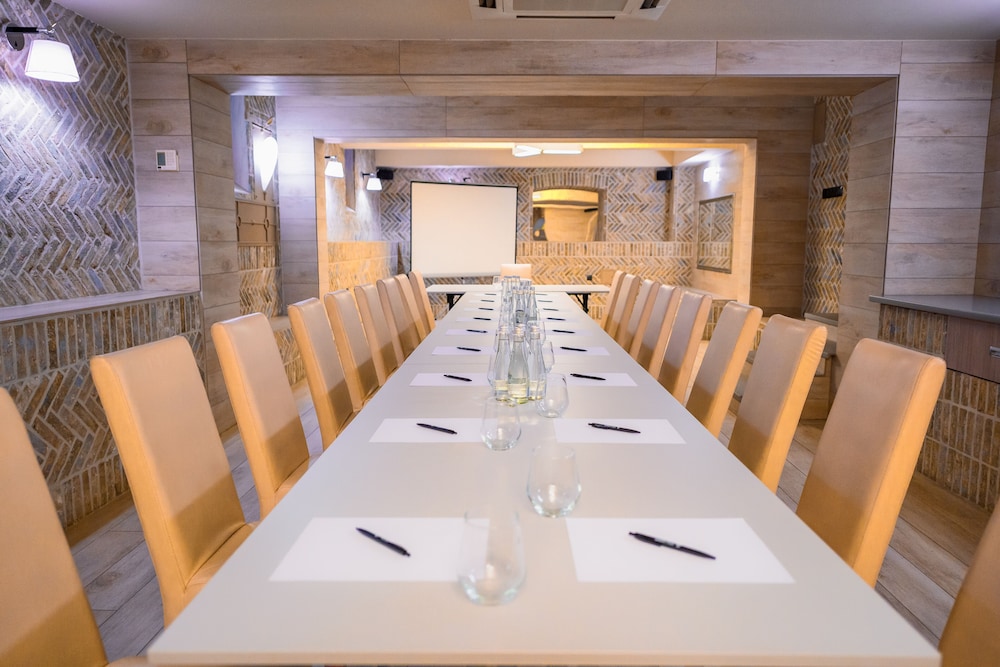 Hotel Kazimierz III — Restaurant & bars in Krakow, Lesser Poland