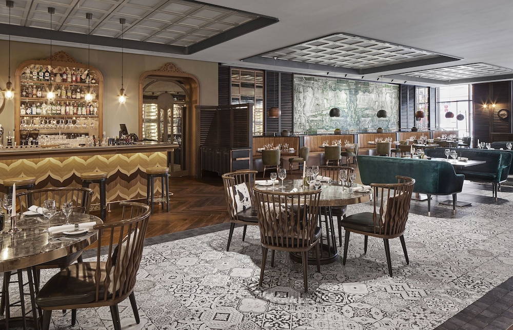 TITANIC Chaussee Berlin — Restaurant & bars in Berlin, Berlin