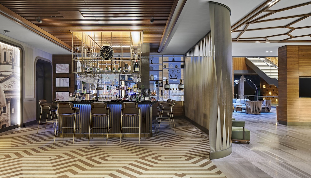 TITANIC Chaussee Berlin — Restaurant & bars in Berlin, Berlin