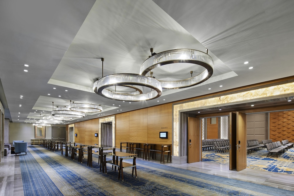 TITANIC Chaussee Berlin — Restaurant & bars in Berlin, Berlin
