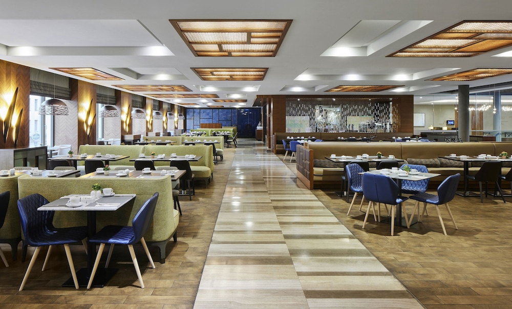TITANIC Chaussee Berlin — Restaurant & bars in Berlin, Berlin