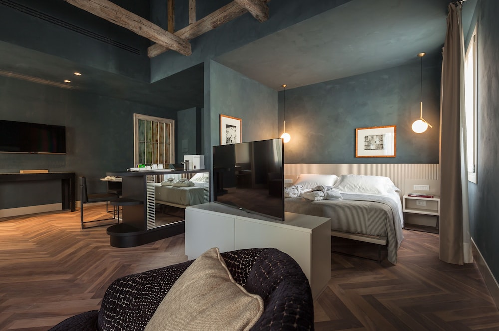 Liassidi Wellness Suites — Hotel rooms in Venice, Veneto