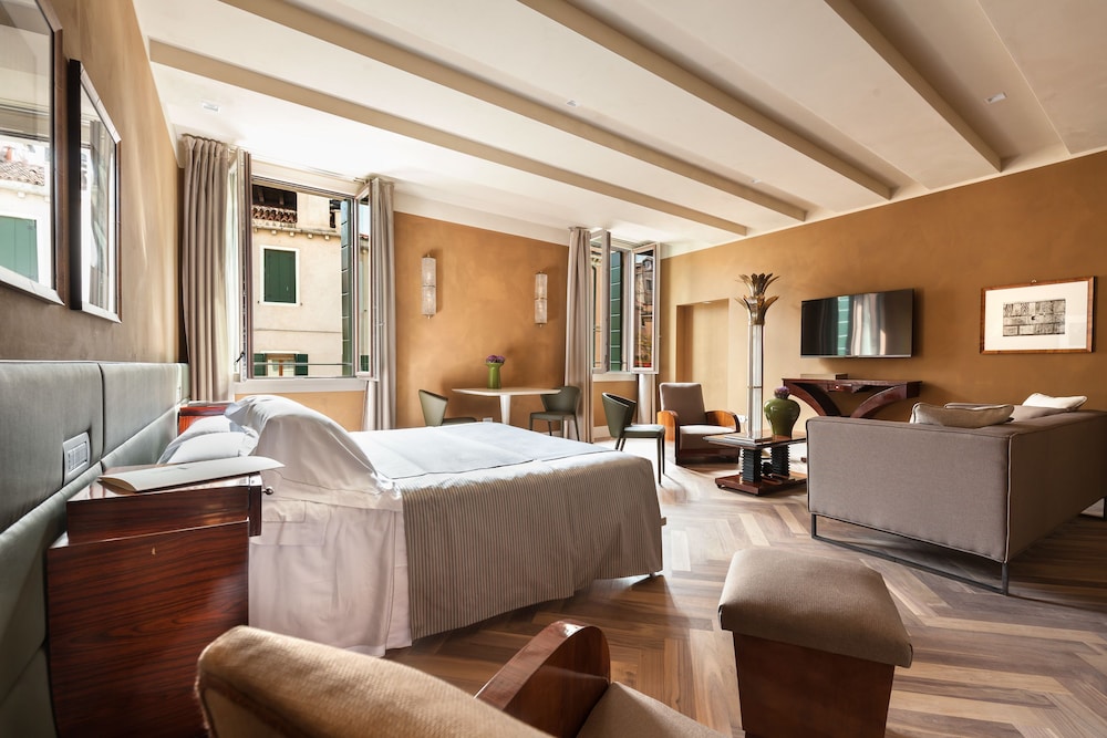 Liassidi Wellness Suites — Hotel rooms in Venice, Veneto