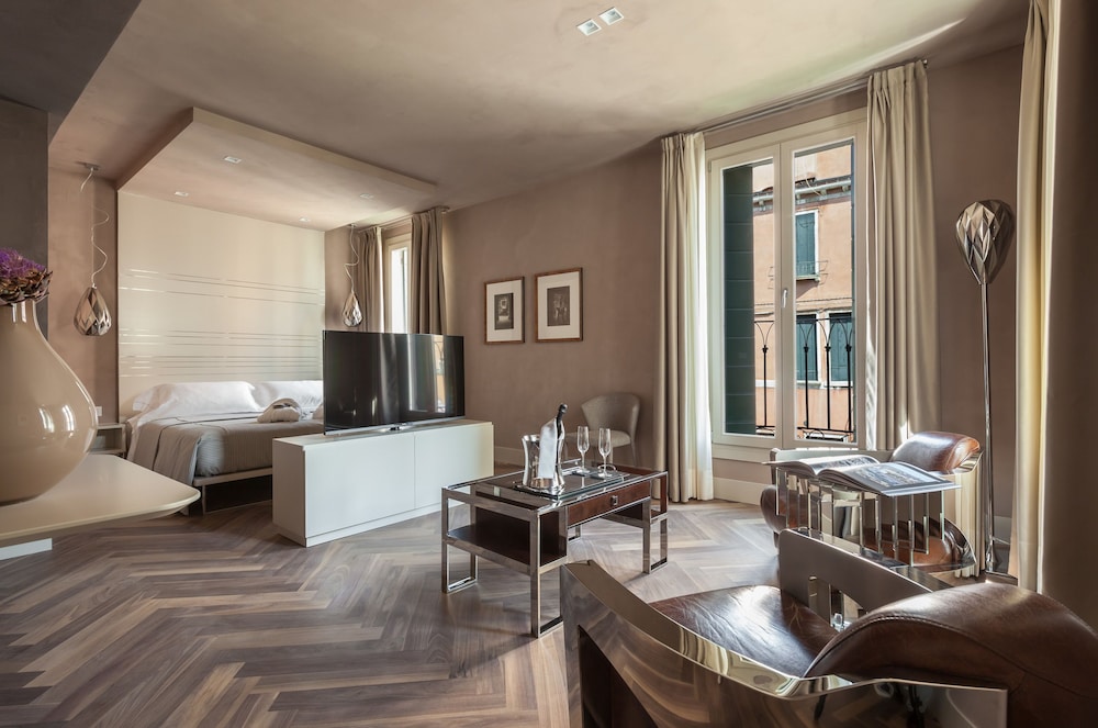 Liassidi Wellness Suites — Hotel rooms in Venice, Veneto