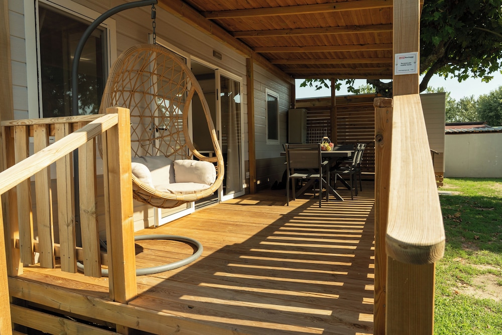 Butterfly Camping Village — Hotel building in Peschiera del Garda, Veneto