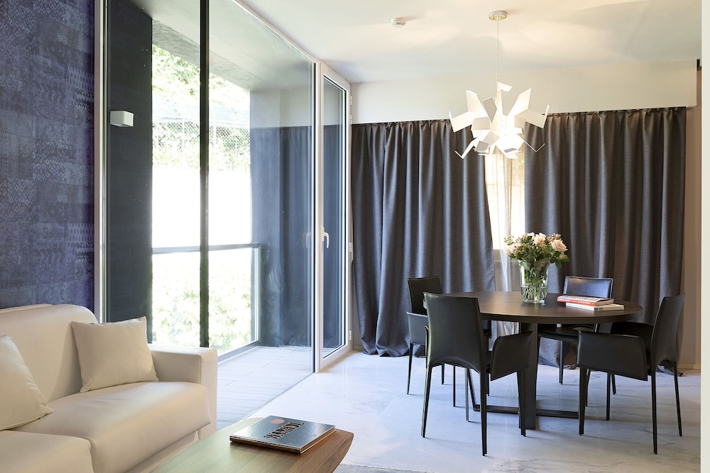 Albavilla Hotel & Co. — Hotel rooms in Albavilla, Lombardy