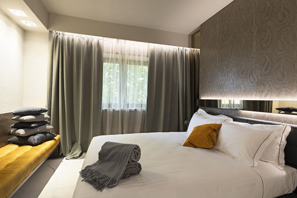 Albavilla Hotel & Co. — Hotel rooms in Albavilla, Lombardy