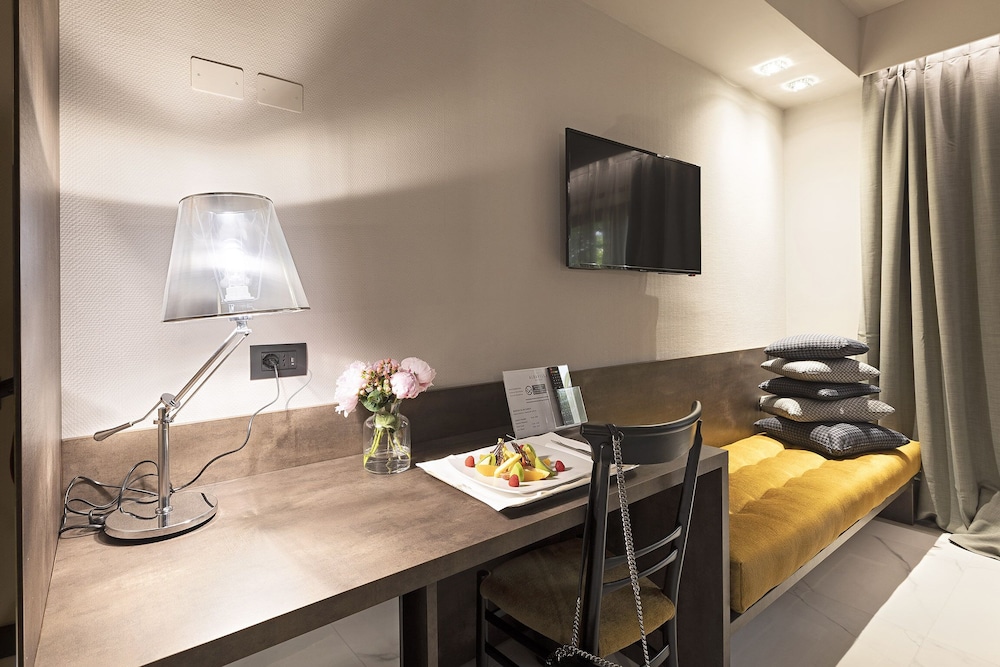 Albavilla Hotel & Co. — Hotel rooms in Albavilla, Lombardy