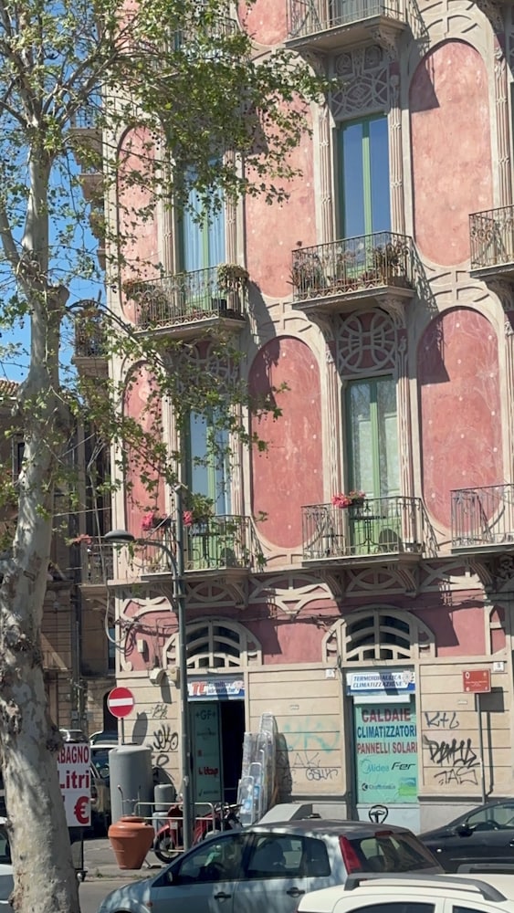 B&B I Puritani — Hotel building in Catania, Sicily
