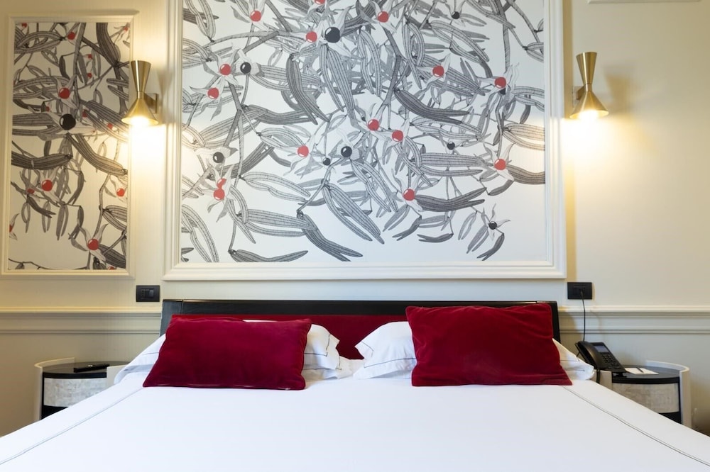 Roma Luxus Hotel — Hotel rooms in Rome, Lazio