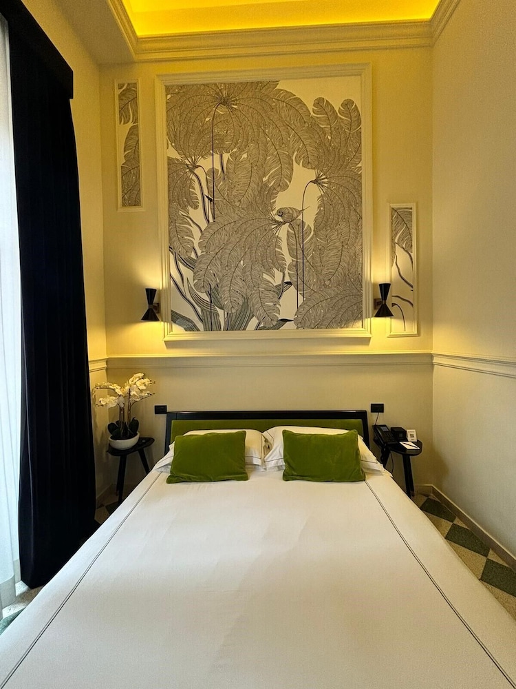 Roma Luxus Hotel — Hotel rooms in Rome, Lazio