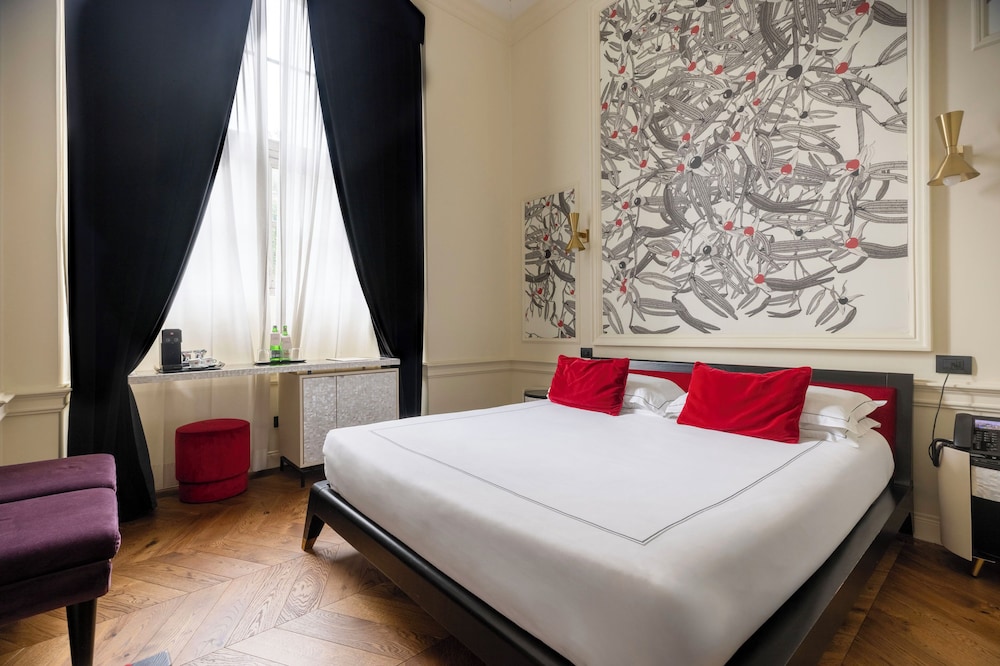 Roma Luxus Hotel — Hotel rooms in Rome, Lazio