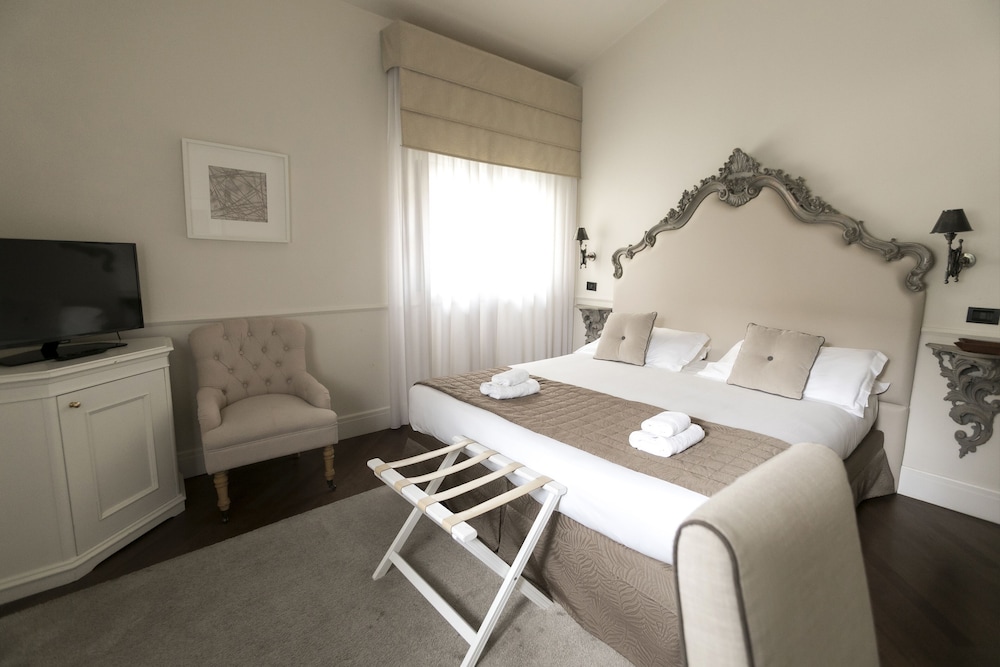 Palazzo Lorenzo Hotel Boutique & Spa — Hotel rooms in Florence, Tuscany