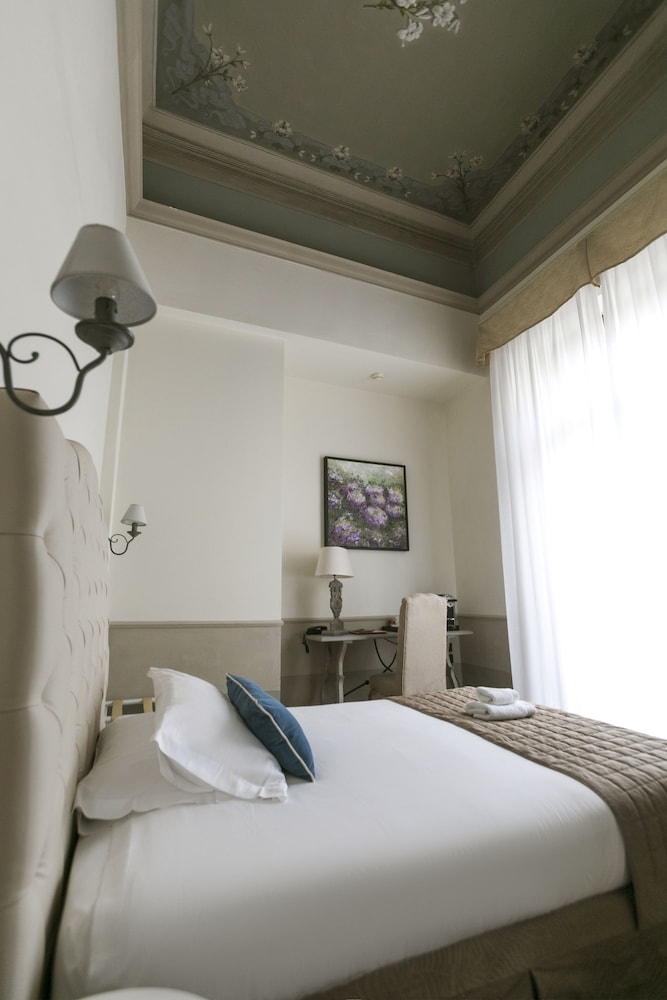 Palazzo Lorenzo Hotel Boutique & Spa — Hotel rooms in Florence, Tuscany
