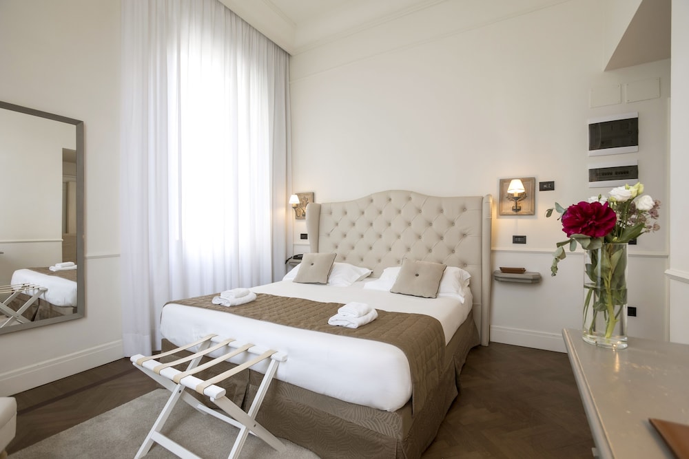 Palazzo Lorenzo Hotel Boutique & Spa — Hotel rooms in Florence, Tuscany