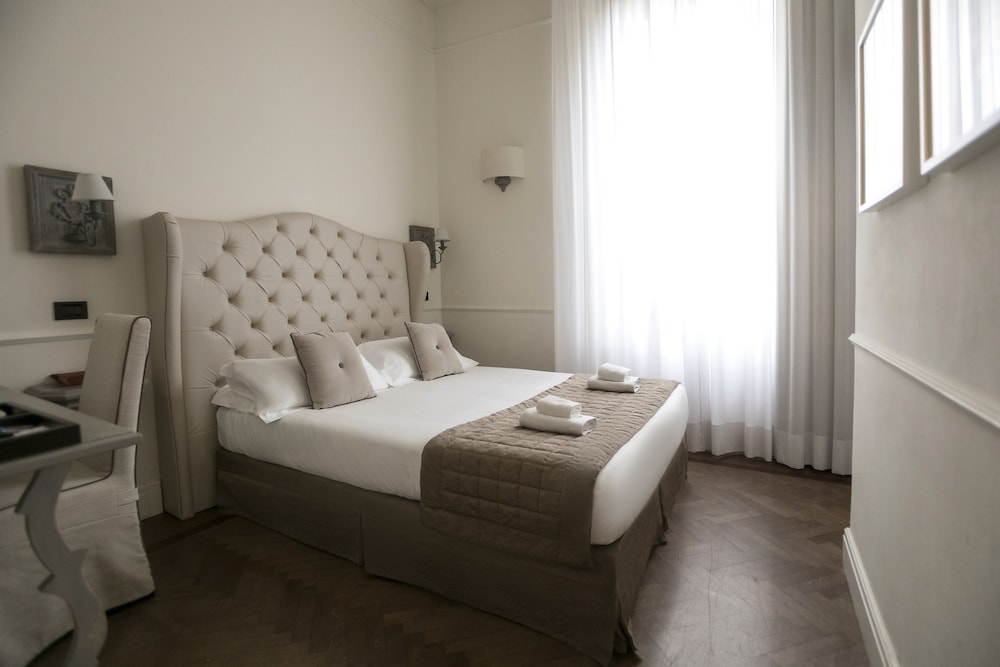 Palazzo Lorenzo Hotel Boutique & Spa — Hotel rooms in Florence, Tuscany