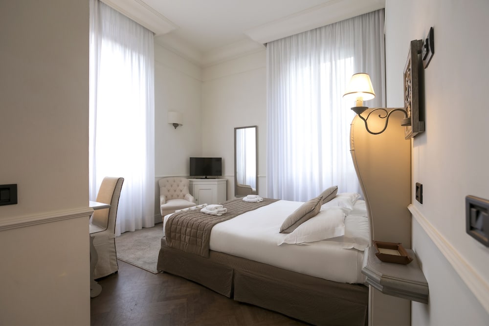 Palazzo Lorenzo Hotel Boutique & Spa — Hotel rooms in Florence, Tuscany