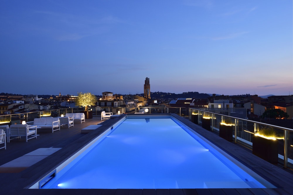 Glance Hotel In Florence — Swimming pool in Florence, Tuscany