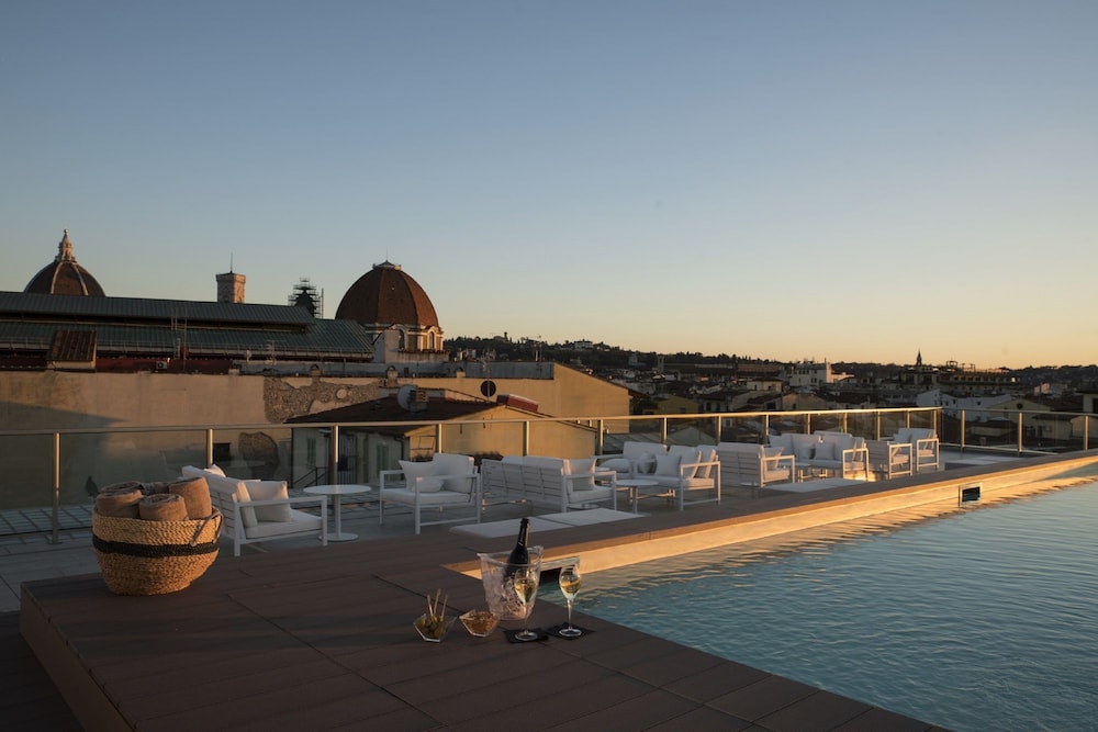 Glance Hotel In Florence — Swimming pool in Florence, Tuscany