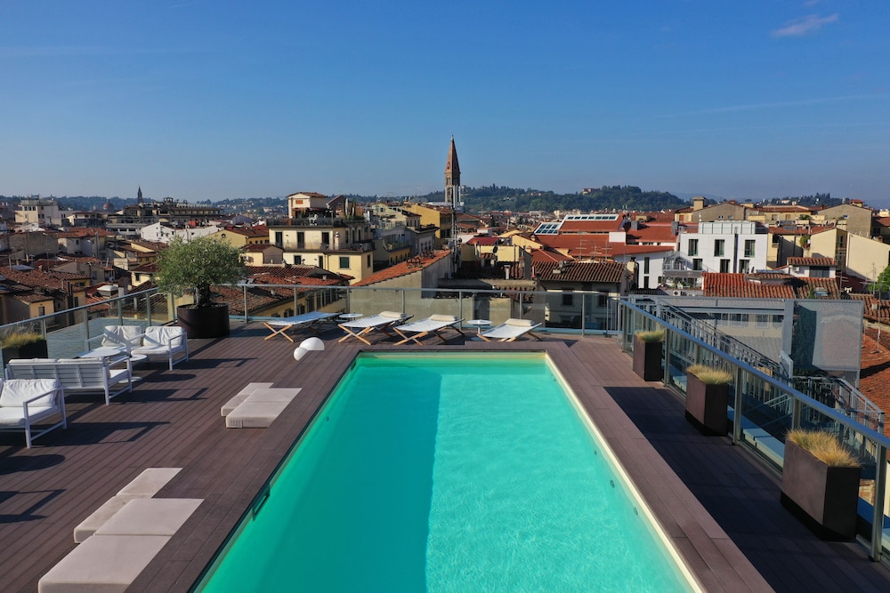 Glance Hotel In Florence — Swimming pool in Florence, Tuscany