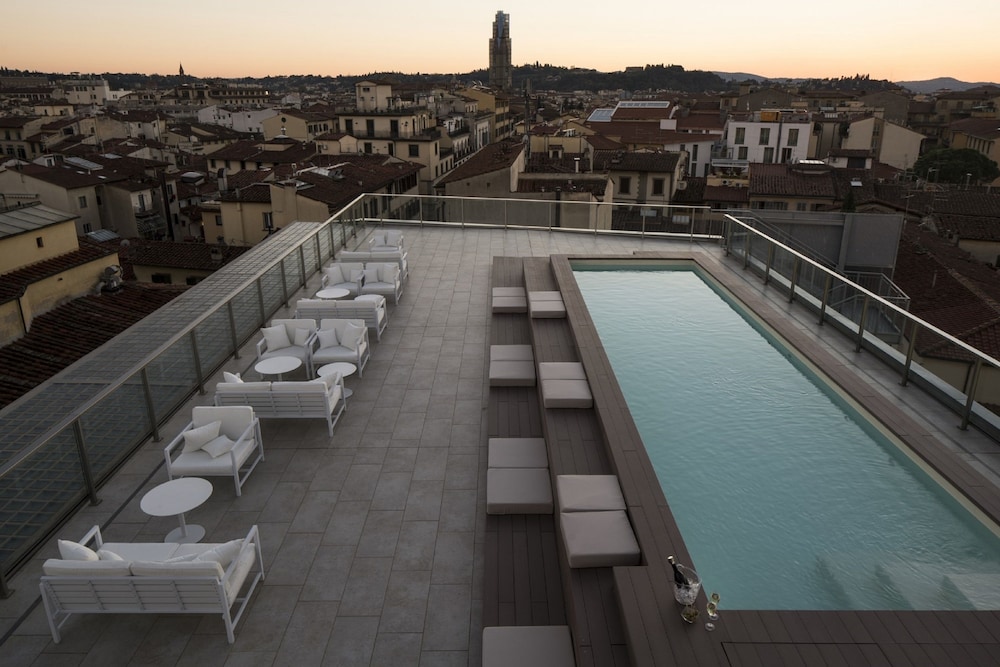 Glance Hotel In Florence — Swimming pool in Florence, Tuscany