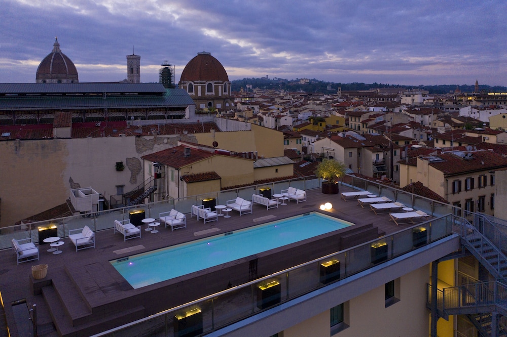 Glance Hotel In Florence — Swimming pool in Florence, Tuscany